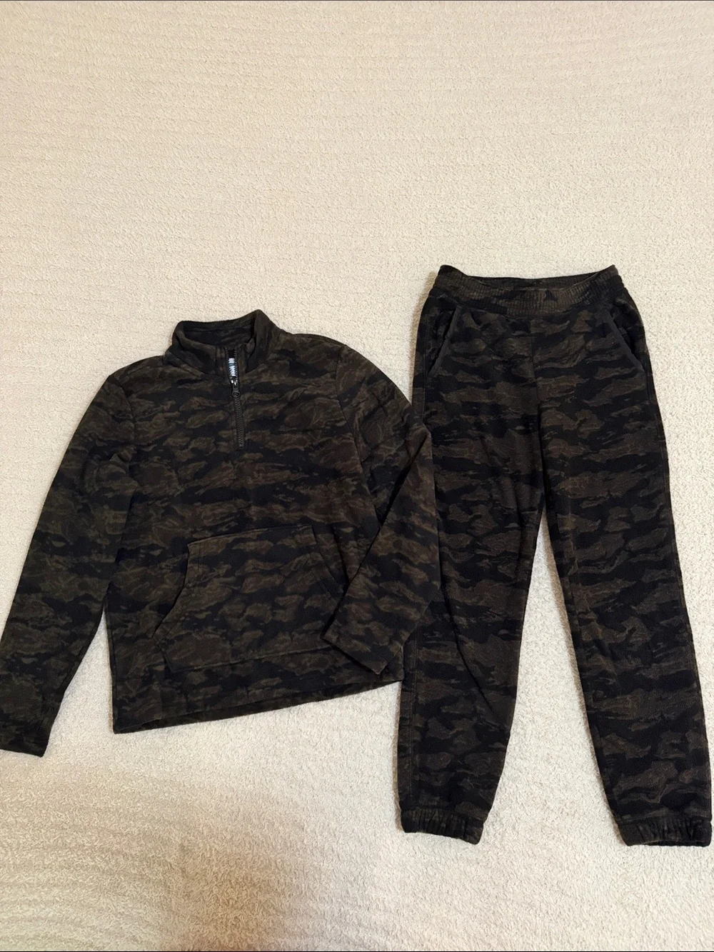 Old Navy Boys Olive & Black Camo Half-Zip fleece jacket and sweatpants Set